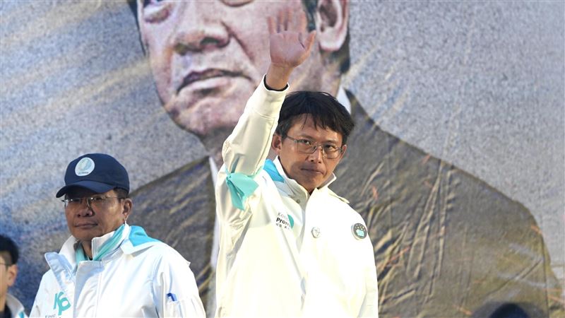 她：民眾黨釘孤枝走入與柯文哲的最後告別