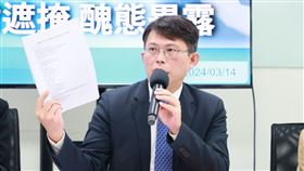 立委黃國昌今（14）日發表「壯大台灣第三勢力、團結民眾堅定前行」宣言，宣布投入民眾黨主席補選。（圖／翻攝自黃國昌臉書）