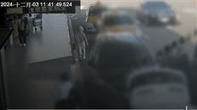 王育敏揭露移工從桃園機場偷溜畫面。(圖/王育敏辦公室提供)