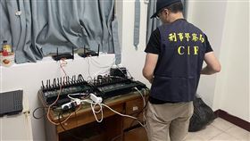 刑事局電信偵查大隊研析詐騙電話來源，發現過去境外電信詐欺機房以竄改「886」、「02」或「09」等開頭電話號碼進行發話，近來因全面推動國際電話語音警示後，詐團逐步將機房轉回國內，透過數位式移動節費設備（簡稱DMT）話務轉接，以國內行動門號SIM卡進行詐騙。刑事局派和各單位近來破獲11處詐欺話務轉接機房設備，成功防堵每月至少5萬通電話詐騙。