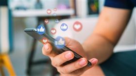 2025社群趨勢洞察：生成式AI推進廣告創作模式。（圖／Meta提供）