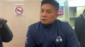 國民黨立委吳宗憲嗅出參與野百合學運照片。(圖/翻攝畫面)