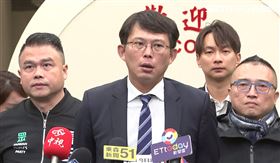 黃國昌帶小雞拜會戴錫欽