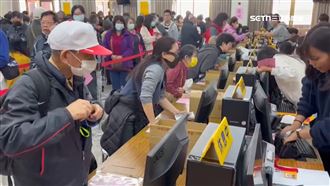 寵物、人、愛車皆可點燈！萬和宮人潮擠爆