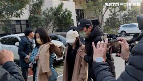 麥當勞少女媽媽離開士檢。（圖／記者鍾昀軒攝影）