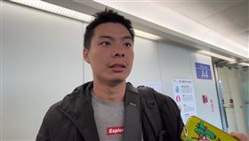 火舞表演者謝岳鵬去年從臉書應徵海外表演工作，耶誕節搭機到泰國後，被帶往緬甸詐騙園區，他利用電腦傳訊向家人和朋友求救，被詐團成員發現後遭毆打、關「小黑屋」，透過我國駐泰國代表處、刑事局、移民署及泰國官方協助下，謝岳鵬幸運獲救，今天下午搭機返台。他出示身上傷痕，陳述被騙和遭凌虐的經過。