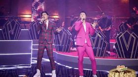 庾澄慶（右起）、伍思凱兩人上節目上互開長相玩笑。（圖／翻攝自浙江衛視）