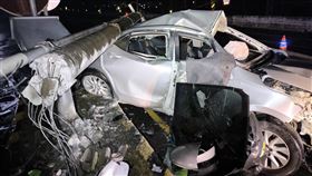 台1線,台一線,車禍,苗栗,造橋,自撞,分隔島（圖／翻攝畫面）