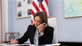 美國洛杉磯野火肆虐，即將卸任的美國副總統賀錦麗取消原訂今日訪問新加坡行程，並致電新加坡總理黃循財、國務資政李顯龍。▲（圖／翻攝自賀錦麗臉書）