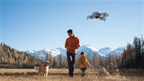 DJI Flip自帶可折疊全包圍槳葉保護罩，輕於249公克隨時皆能自由出行。（圖／品牌業者提供）