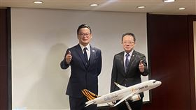 台灣虎航董事長陳漢銘（左）、商務長兼發言人許致遠。（圖／記者楊晏琳攝影）