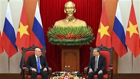 越南總理范明正（Pham Minh Chinh）14日和米舒斯京（Mikhail Mishustin）會談。 （圖／美聯社／達志影像）
