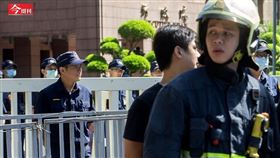 拿現職警消的危勞，增加退休警消的福利？月退俸能領7.2萬，在職的不領情「未爆彈留給下一代拆」（圖／今周刊）