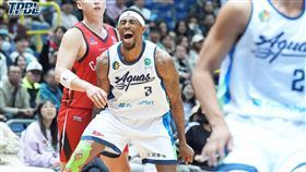 高雄海神洋將克雷格（Craig Sword）扮演板凳奇兵猛轟23分、繳出來台新高。（圖／TPBL聯盟提供）