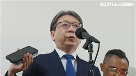 國安局局長蔡明彥今（18）日上午應邀赴立法院外交及國防委員會就「AI技術在資安、深偽（Deepfake）影片及錯假訊息之影響評估及因應」進行報告及備詢。（圖／記者盧素梅攝影)