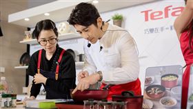 法國特福Tefal一日店長！修杰楷示範愛家料理撩動全場味蕾（業配勿用）