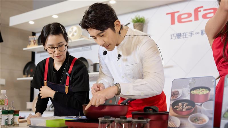 修杰楷示範愛家料理撩動全場味蕾！