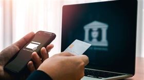 詐騙,滑手機
（圖／翻攝自Pixabay）