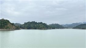 台南白河水庫傳有私人小島出售近日在臉書社團出現一則台南白河水庫小島出售資訊，引發關注。水庫管理單位16日表示，這座小島屬私人所有，使用分區是森林區，使用地類別是林業用地，且地主不只一人，出售範圍應是小島一部分。（讀者提供）中央社記者張榮祥台南傳真  114年1月16日