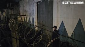 台北看守所生死門。