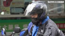 冬天,寒流,冷氣團,寒冷,外套,下雨,騎士,雨天