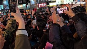 黃仁勳,逢甲夜市,簽名物,簽名,台中（圖／記者吳泊萱拍攝）