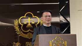 ▲法務部常務次長黃謀信說明死囚槍決。（圖／記者楊佩琪攝）