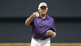 ▲釀酒人綽號「棒球先生」的播報員優克（Bob Uecker）過世。（圖／美聯社／達志影像）