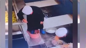 國中生下課狂拉肚　家長一調監視器全吐了（圖／翻攝畫面）