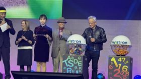 黃仁勳出席尾牙。