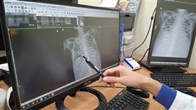 林武甫主任表示，接種流感疫苗能降低感染傳染病及重症與死亡的風險。（圖／台北醫院提供）