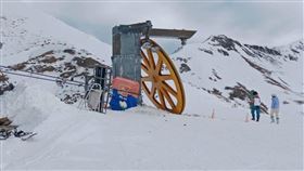 西班牙滑雪勝地纜車斷裂　17人遭拋出重傷（圖／翻攝Ｘ）