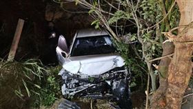 苗栗28歲男酒駕逆向衝撞！闖入草叢釀3傷