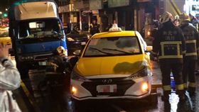 警方獲報後趕抵，但老翁已幫場失去生命跡象。（圖／警方提供）