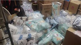 ▲整間房間都被紙箱塞滿。（圖／翻攝臉書　全家便利商店 / 7-11 超商新品&好物分享區）