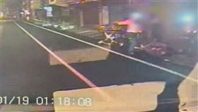 救護車到場仍晚了一步，陳男已經失去生命跡象。（圖／翻攝畫面）