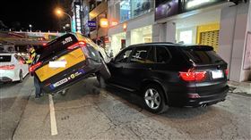 台中勤美疊車秀！小黃「騎」BMW 路人圍觀