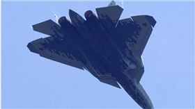 我國防部偵獲共機4架次和共艦6艘，以及逾越海峽中線的2枚空飄氣球，持續在台海周邊活動。（示意圖／達志／美聯社）　（圖／翻攝自國防部）