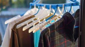 北部天氣潮濕，常常洗完的衣物曬不乾進而發臭。（示意圖／Photo AC）