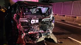 台88線嚴重車禍！「大小貨車撞成一團」2人送醫　現場一片狼藉。（圖／翻攝畫面）