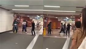 中國Coser被陌生大叔手持棍棒攻擊。（圖／翻攝自X） 