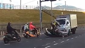 蘆洲,環堤大道,貨車,機車,撞飛,闖紅燈