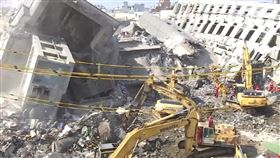 2016年2月6日除夕夜地震，維冠大樓倒塌釀115死，與此次地震發生在過年前，時機點巧合。（圖／資料畫面）