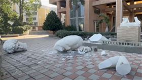 挺過921！彰化地標 「大衛雕像」今被震倒