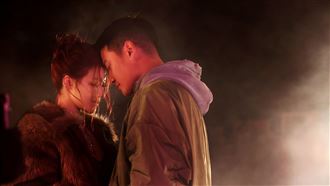 舒華親吻照流出！對象竟是「台大咖男星」