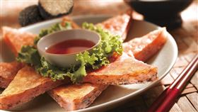 瓦城及非常泰的「黑松露月亮」嚴選100%純鮮蝦，搭配濃郁的黑松露醬，帶來獨特奢華的風味體驗。（圖／品牌業者提供）