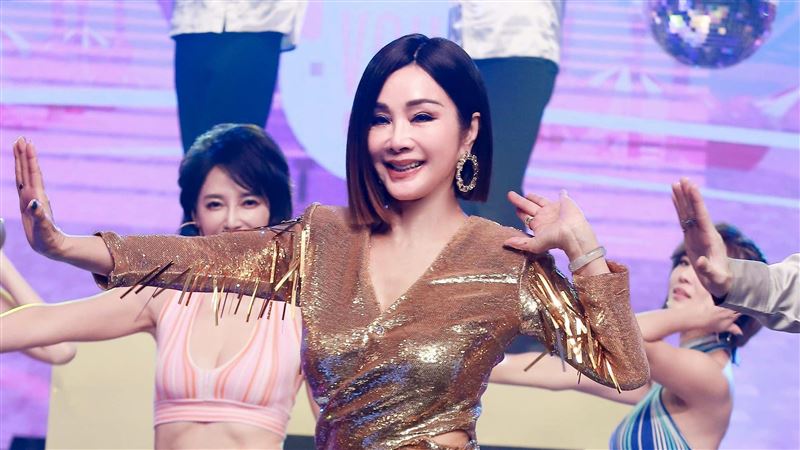 陳美鳳在大馬路上練舞　警方出手了