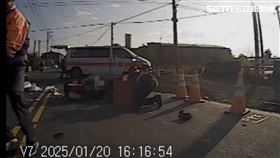 母女騎機車雙載，不料遇劫雙亡。（圖／翻攝畫面）