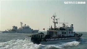 中國海警船再度現身金門限制水域，海巡署巡防艇上前驅離。（圖／翻攝畫面）