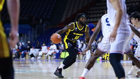 ▲曼尼高（Kenneth Manigault）在東超林書豪傷退的狀況下繳出大三元表現帶隊拿下勝利。（圖／新北國王提供）